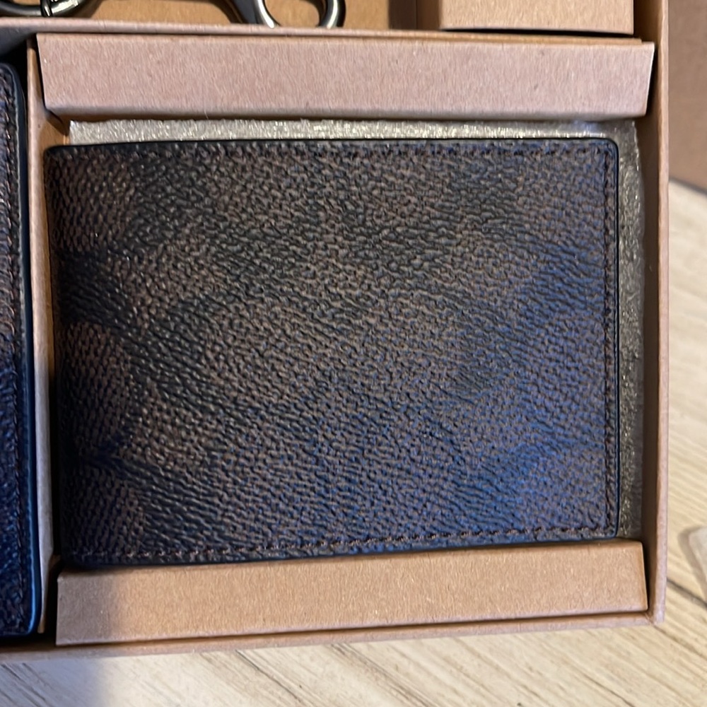 COACH Wallet Gift Set. BROWN NWT. Gift with Box,, & Seal. - Picture 6 of 10